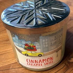 Bath & Body works 3 wick Candle (NEW!!)